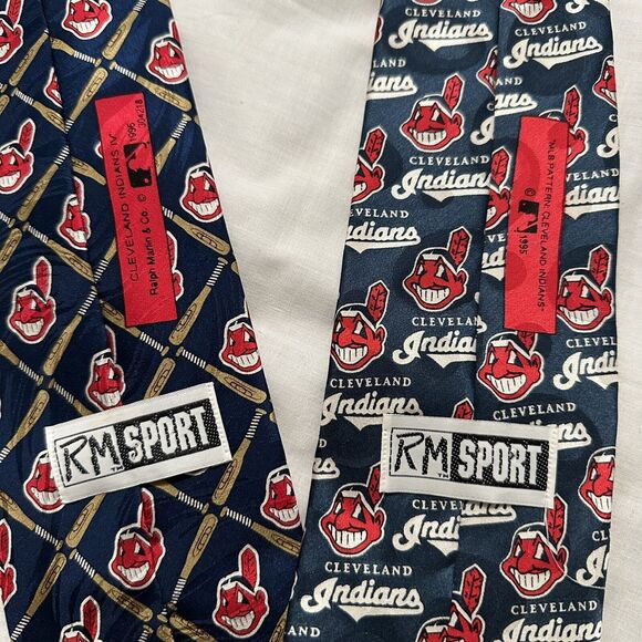 2 RM SPORT CLEVELAND INDIANS MLB PATTERN NECK TIES 1995 1996 100% Silk Tie - Picture 10 of 16